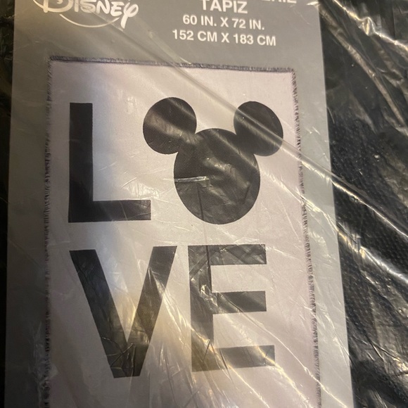 DISNEY Mickey Mouse Icon "LOVE" Tapestry Throw 60” x 72” - Picture 6 of 10